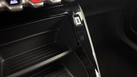 Peugeot 2008 1.2 Hybrid 136ch Style e-DCS6 — photo 30