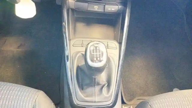 Kia Stonic 1.0 t-gdi 100 ch bvm6 — photo 20