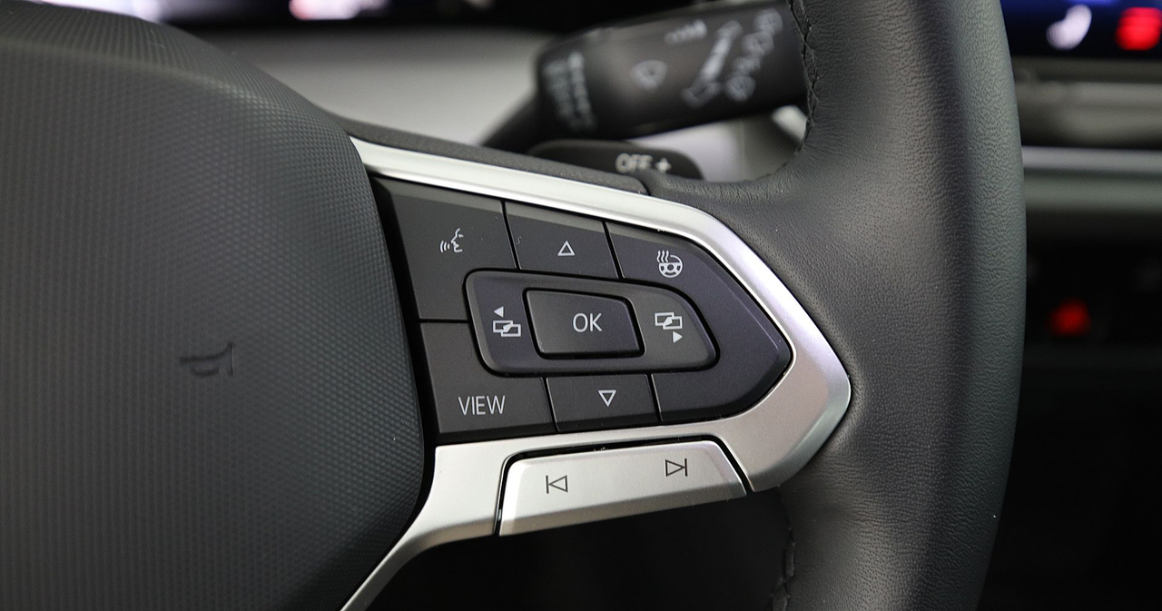Volkswagen Golf 8 — photo 23