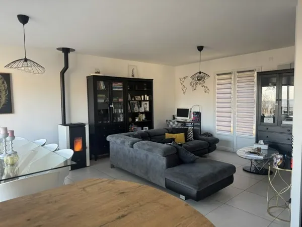 Maison avec une vue exceptionnelle, à Enval