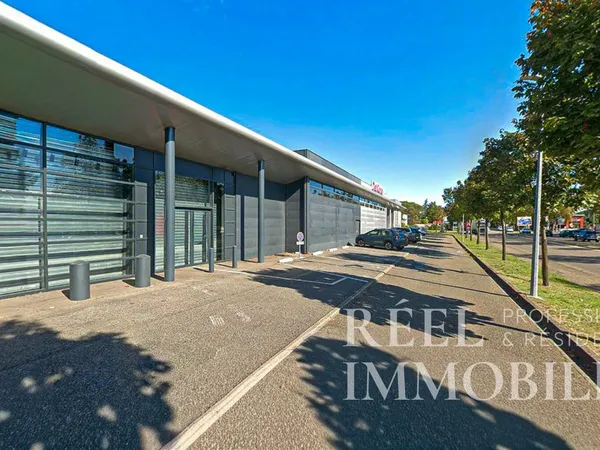 Local commercial 600 m² AUCH