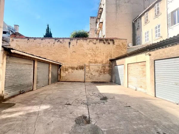 Garage fermé sécurisé - Rue Paradis / Madagascar (Marseille)