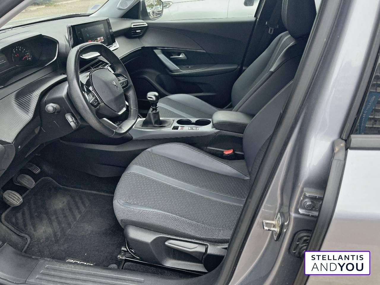 Peugeot 2008 puretech 100 s&s bvm6 allure — photo 13