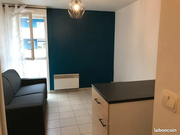 Location studio meublé 20m2 495 euros TTC Castelnau Le Lez
