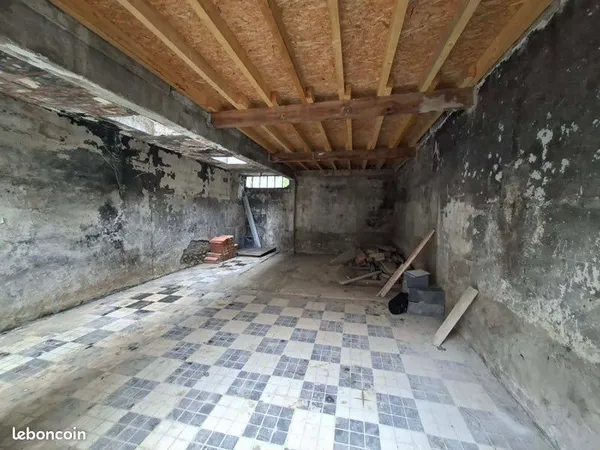 78 m² à rénover + terrasse 14 m² + jardin privatif 36 m²