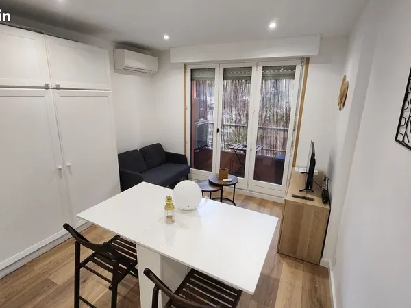 Joli studio meublé avec terrasse et parking privé