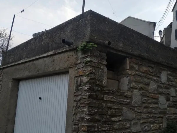 Garage-terrasse à louer en pierres à LURI dans le Cap Corse, à 30 kms de Bastia