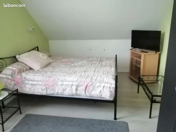 Chambre meublée