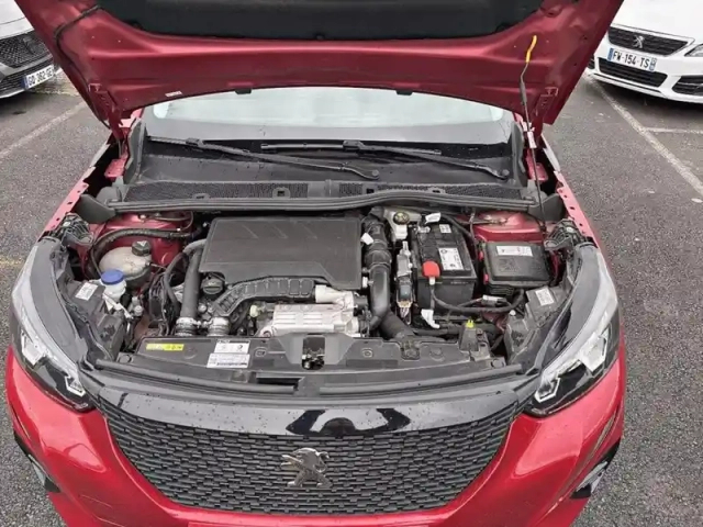 Peugeot 2008 puretech 130 s&amp;s eat8 active business — photo 7