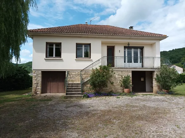 Maison en pierre crépi avec une dépendance de 600 m2