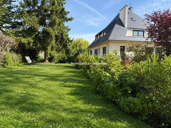Maison familiale avec vue dégagée, jardin et terrasse