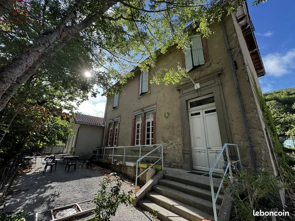 Maison 9 pièces 140 m²