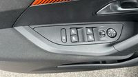Peugeot 2008 1.2 PureTech 130ch S&S Style — photo 32
