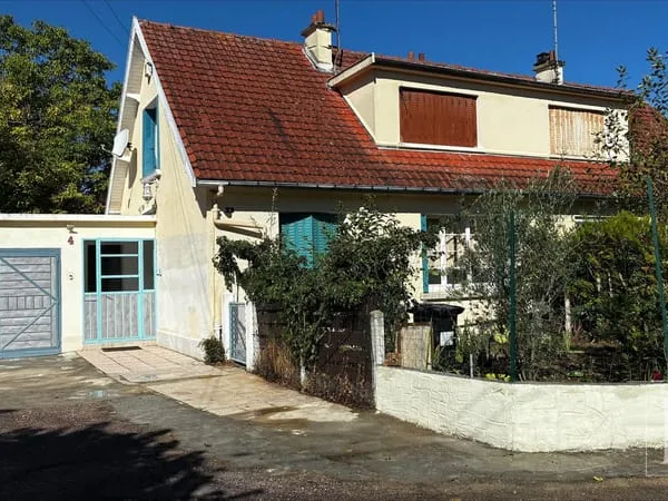 Trés belle maison jumelée de 3 chambres sur la commune de Ro