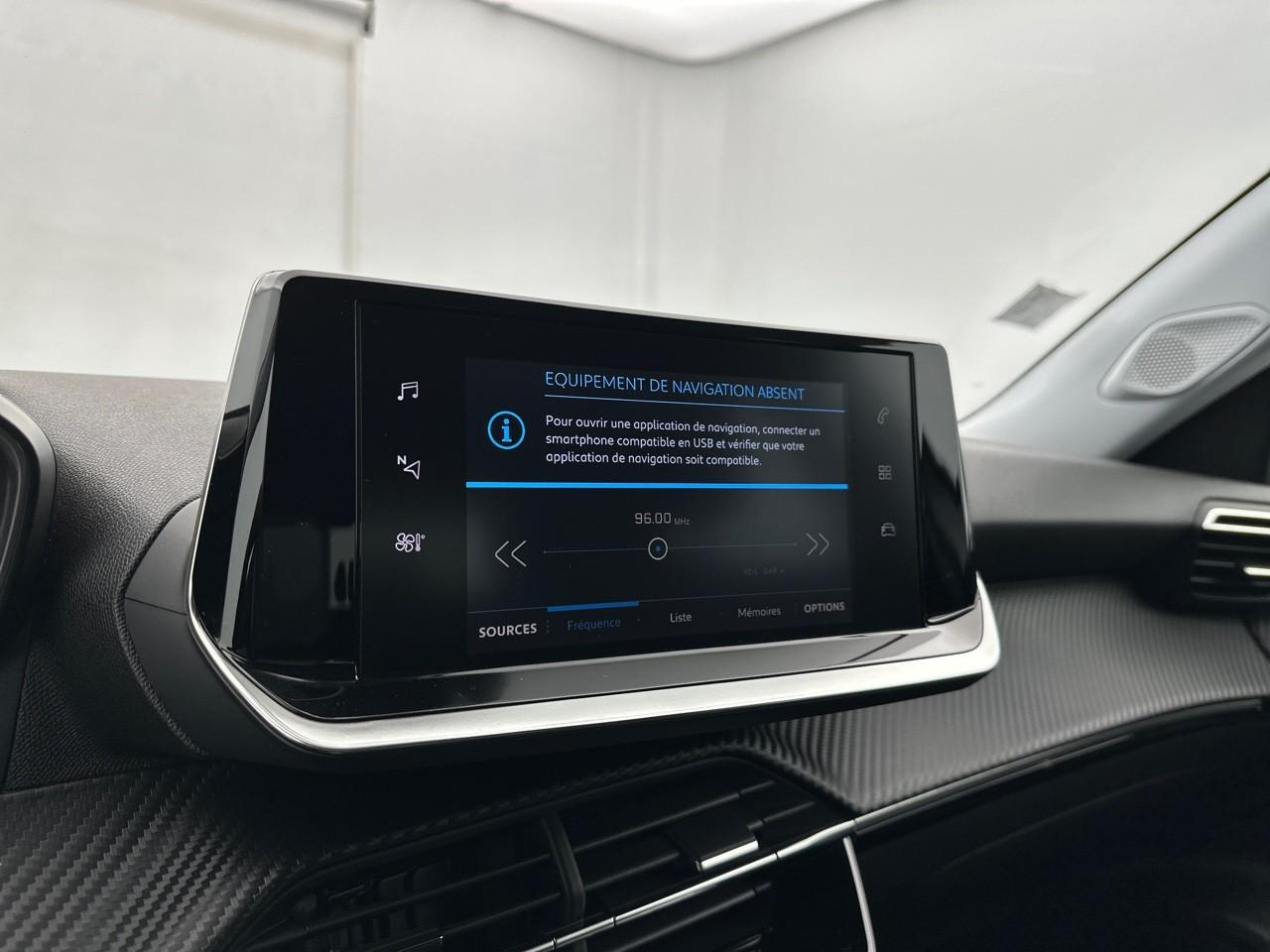 Peugeot 2008 puretech 100 s&s bvm6 style — photo 10