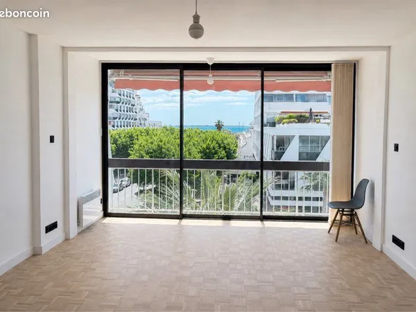 Studio refait à neuf - Hyper centre - Vue mer