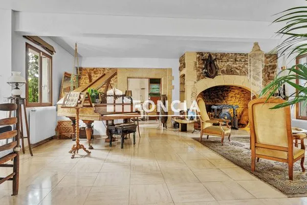 Maison 10 pièces 380 m²