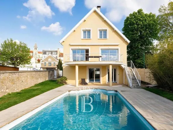 Maison 10 pièces 247 m²