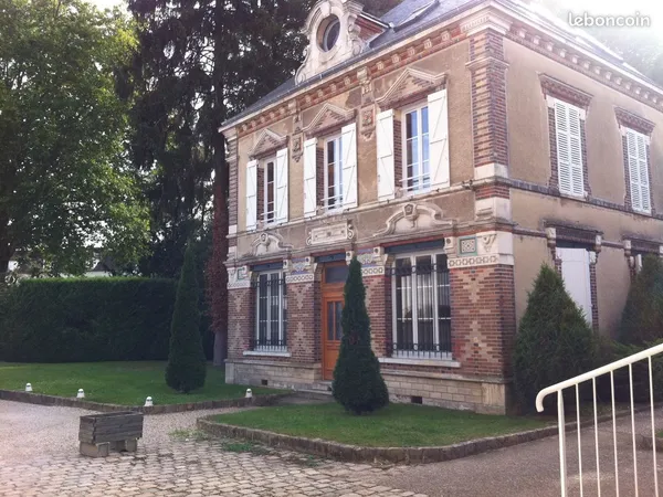 Quartier Moulin à TAN Bel appartement de 74 m² dans une maison bourgeoise en pierre de taille à Sens