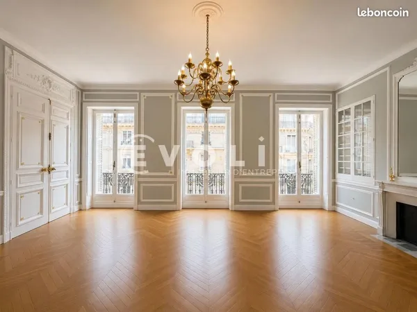 Bureau 692 m²