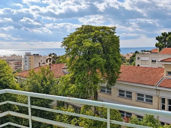 NICE - BAUMETTES | 3 PIÈCES RÉNOVÉ AVEC BALCONS ET VUE MER