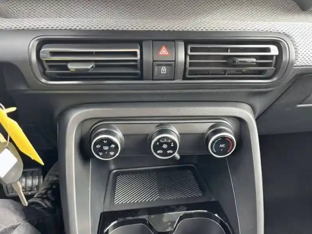 Citroën C3 hybride 110 ch e-dcs6 — photo 18