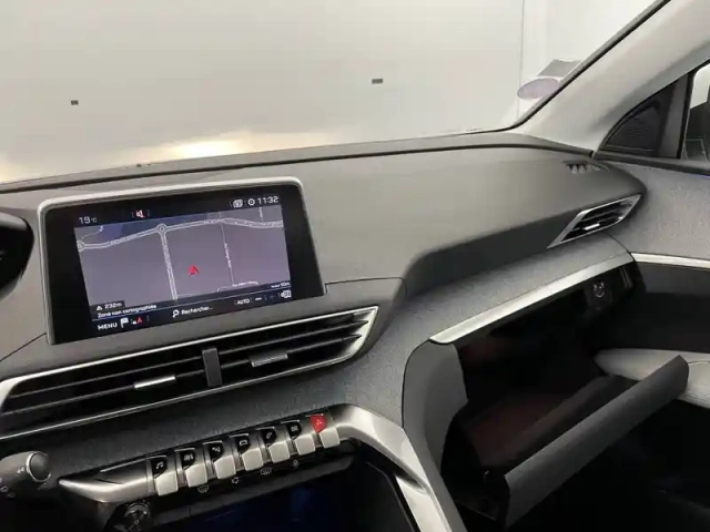 Peugeot 3008 1.2 puretech 130ch s&amp;s eat6 — photo 2