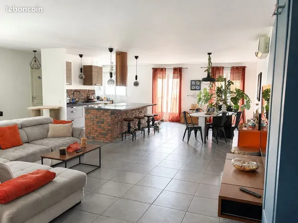 Appartement 113 m² - 3 chambres - Terrasse 30 m² - Balcon 15 m² - 4 place de parkings