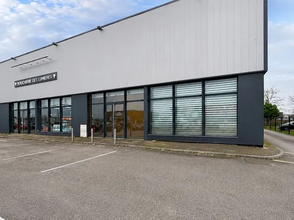 LOCAL COMMERCIAL A LOUER 300m2 - TIGNIEU-JAMEYZIEU
