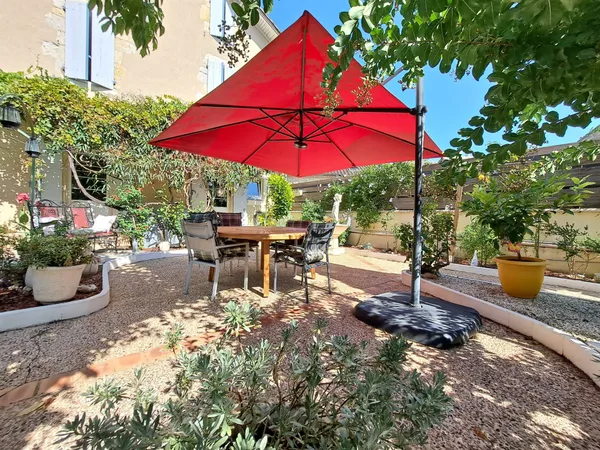 Belle Maison de Ville avec Jardinet et Dépendance à Condom