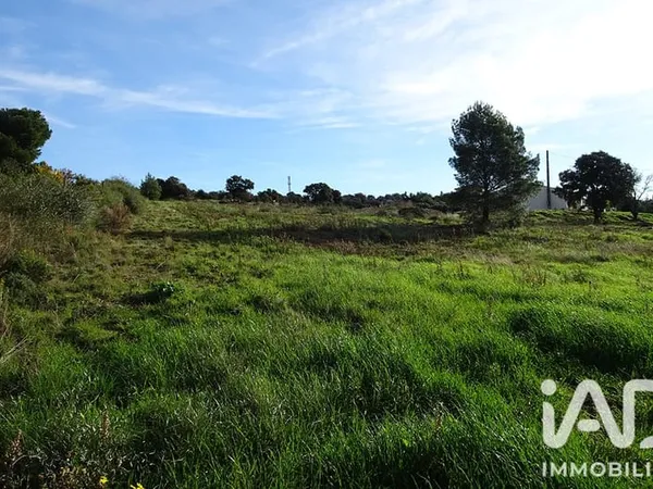 Terrain 8400 m²