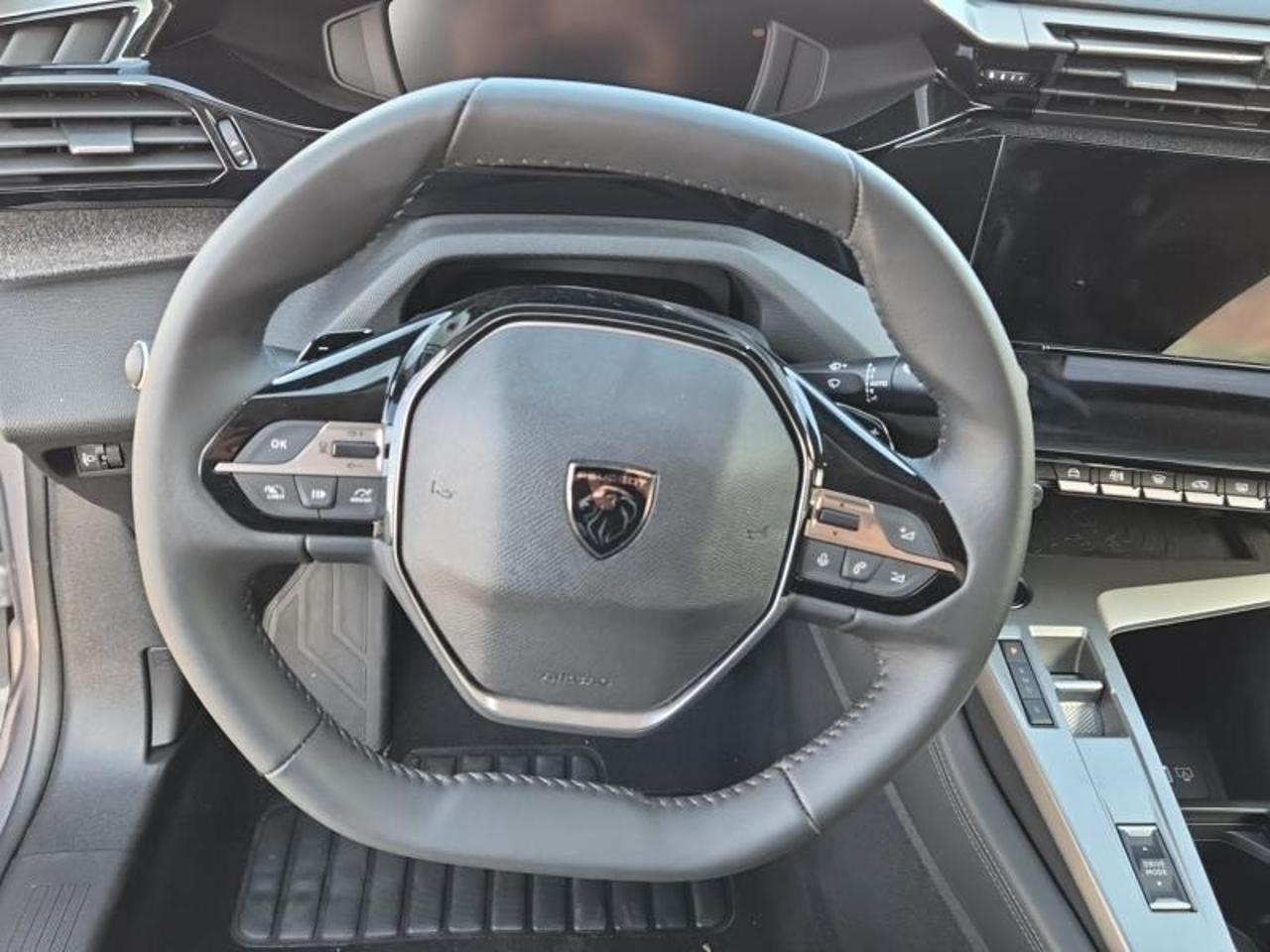Peugeot 408 phev 225ch allure pack e-eat8 — photo 13