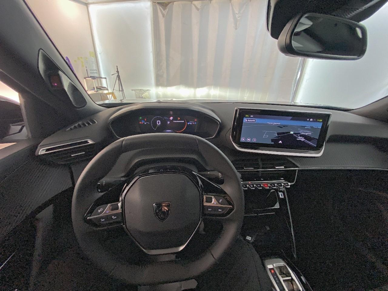 Peugeot 2008 hybrid 145 ch e-dcs6 allure — photo 12