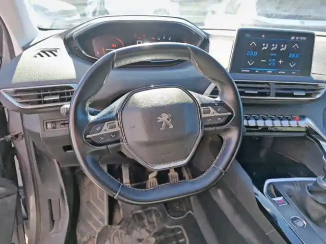 Peugeot 5008 puretech 130ch s&amp;s bvm6 — photo 11