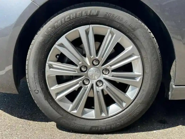 Peugeot 308 1.2 puretech 130ch s&amp;s allure pack — photo 5