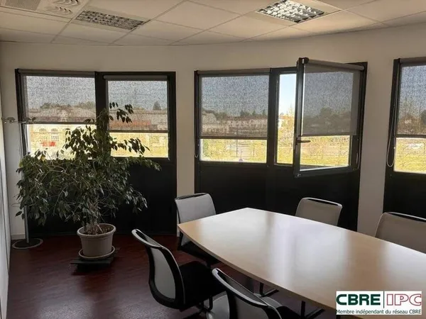 Bureaux 1 pièce 131 m²