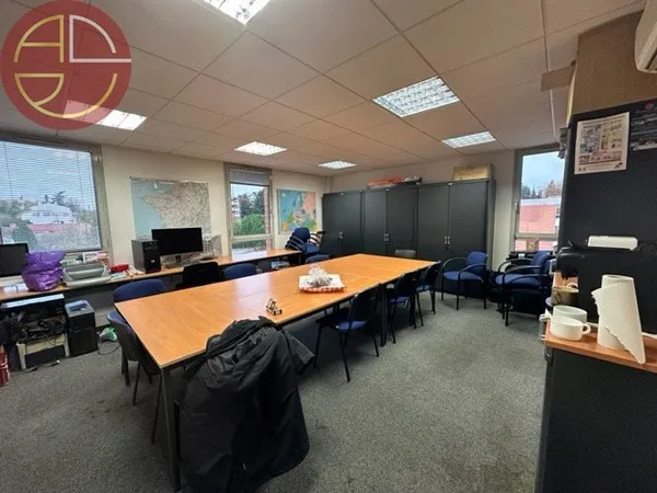Bureau et espace de travail Location Toulouse 300m² 2411€