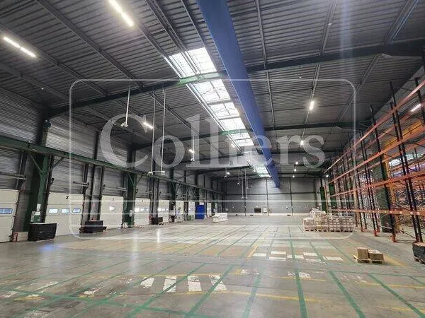 Entrepôt 4200 m²