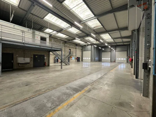 Local d'activité 1396 m²