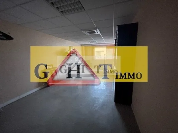 BUREAUX CLOISONNES DE 57 M² A LOUER À NEUILLY S/ MARNE