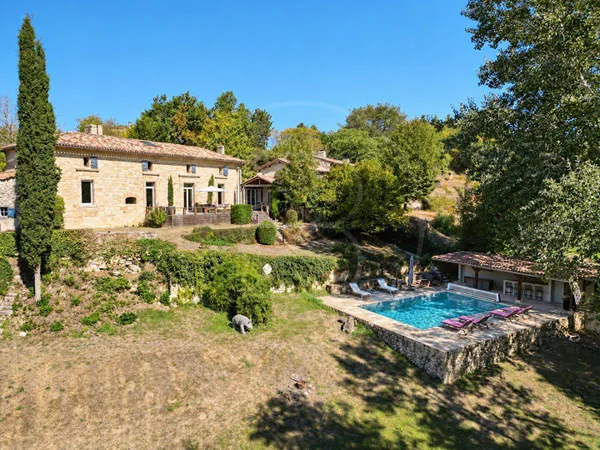 Maison 7 pièces 264 m²