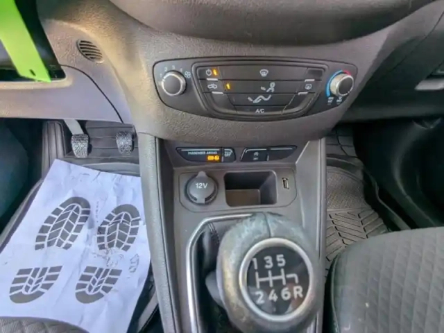 Ford Tourneo Courier 1.5 tdci 100ch titanium — photo 13