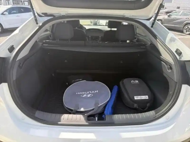 Hyundai Ioniq plug-in 141ch creative — photo 10