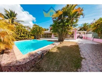 À VENDRE - Villa T8 d'exception avec piscine au Diamant