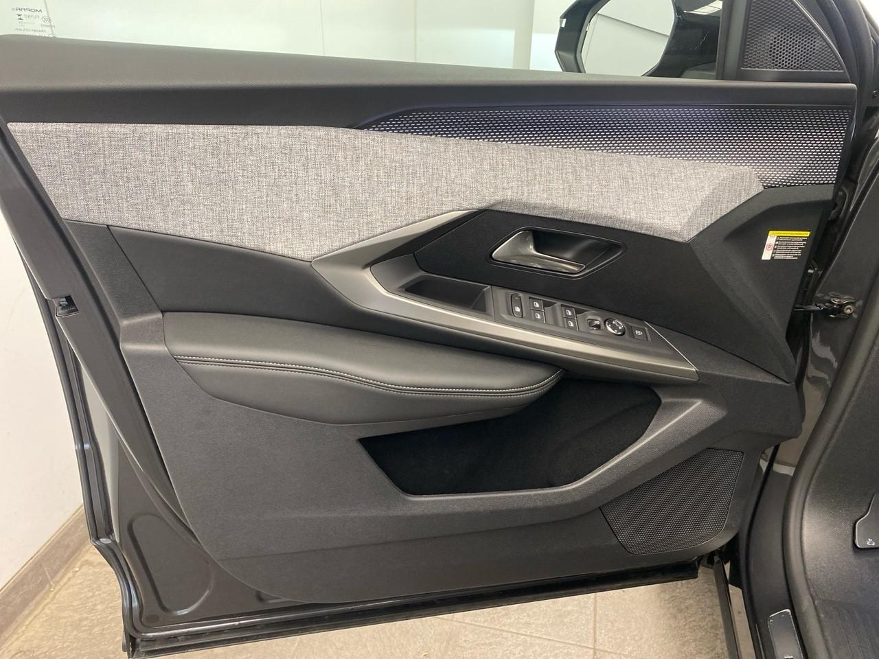 Peugeot 5008 hybrid 136 e-dcs6 gt — photo 19