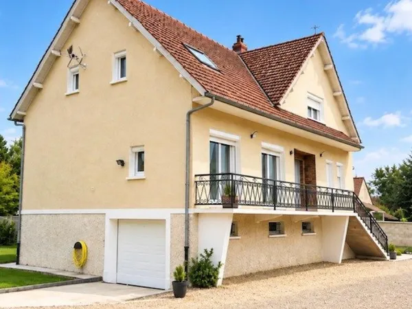 Superbe maison familiale haut de Gamme, entièrement rénovée, 5 Chambres , 170m²