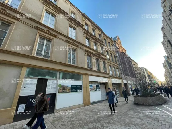 Local commercial 1076 m²