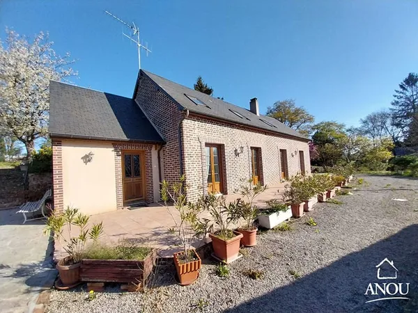 PROCHE COUËTRON AU PERCHE - ENSEMBLE IMMOBILIER - DEPENDANCES - TERRAIN CLOS