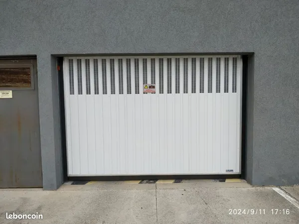 Garage box avec vidéosurveillance dans résidence de standing Bastia Montesoro