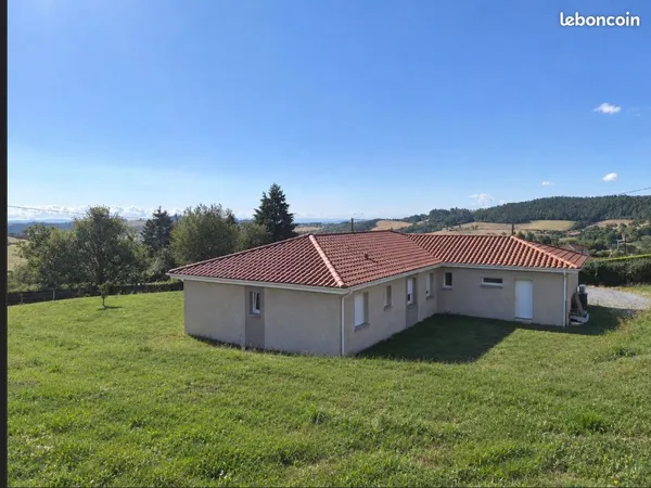 Maison contemporaine de 2021 - 5 chambres - Terrain de 3 615 m²